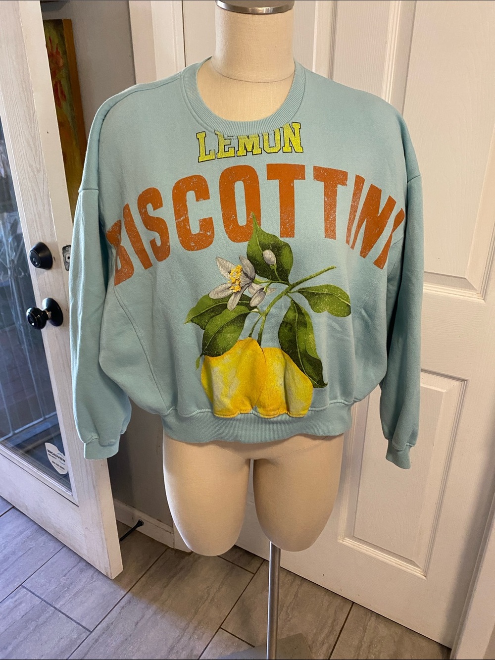 Threads of LUXX sweatshirt with graphic size M